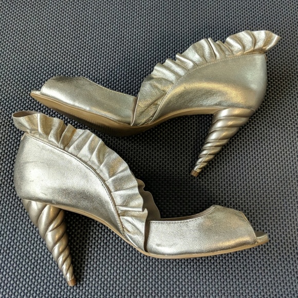 NFSDSC 0523 Jeffrey Campbell Ruffled Heels Size 10 - Picture 5 of 8